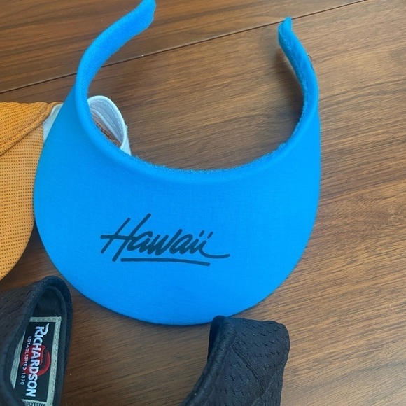 Bundle of FOUR 4 Visors - Picture 6 of 7